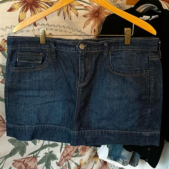 Old Navy Denim Mini Skirt - Picture 1 of 4